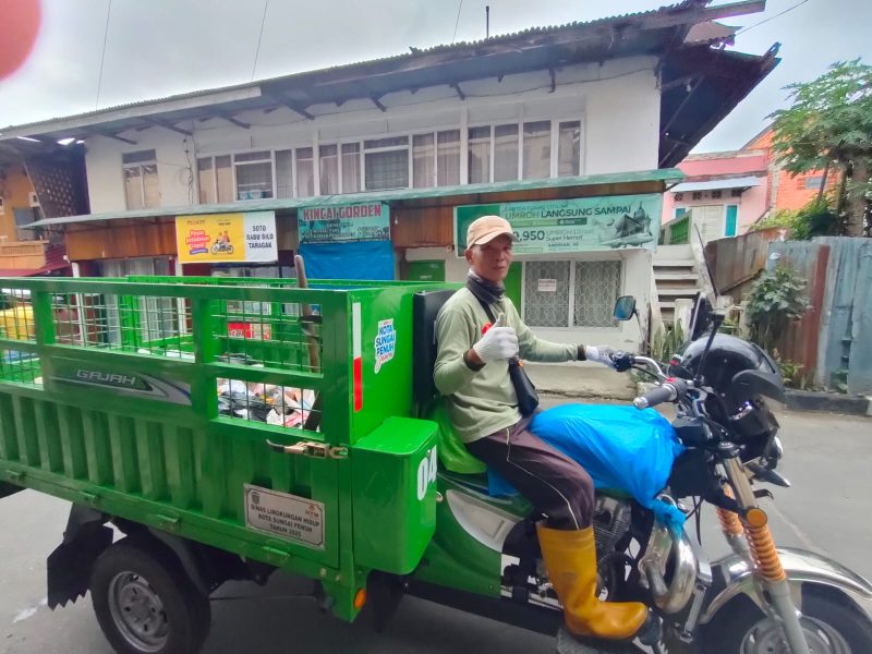 Jalpia petugas kebersihan di Kota Sungai Penuh. 9 Foto Inbrita)