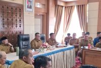 Wali Kota Sungai Penuh Alfin S.H. memimpin rapat pemantapan pelaksanaan qurban 1447 Hijriah/2026 bersama jajaran pejabat daerah, Selasa (12/05).