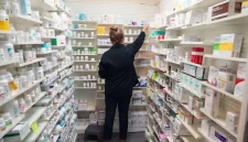 Distribusi obat di toko, diperketat Badan Pengawas Obat dan Makanan (BPOM).