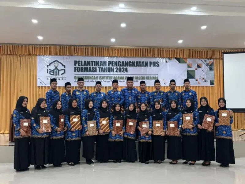 Prosesi pelantikan dan pengangkatan 24 PNS Formasi 2024 di IAIN Kerinci yang berlangsung secara hybrid dan terhubung dengan pelantikan nasional Kementerian Agama RI.
