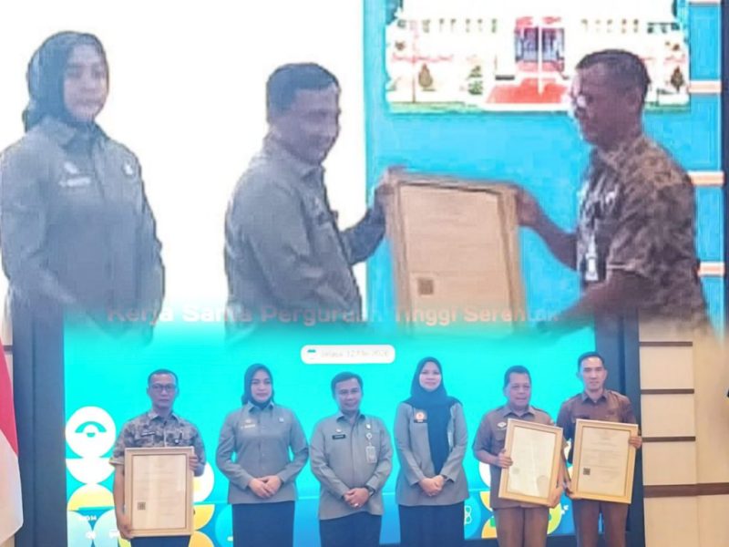 Kepala Dinas Pariwisata dan Kebudayaan Kabupaten Kerinci, Jamal Penta Putra, S.Pd., M.Si., menerima Sertifikat KIK lagu daerah Kerinci di Jambi, Selasa (12/05/2026).