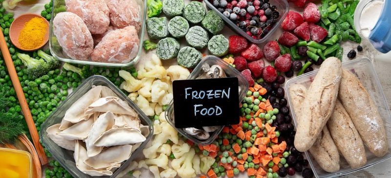 aneka produk frozen food seperti sayuran beku, daging, dan buah dalam kondisi segar