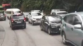 Kemacetan panjang terjadi di Sitinjau Lauik akibat truk mogok di jalur Padang–Solok.