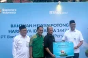 Direktur Utama BSI Anggoro Eko Cahyo (paling kanan) dalam kegiatan simbolis penyaluran hewan kurban di Jakarta, Selasa (26/5/2026). ANTARA/Muhammad Baqir Idrus Alatas