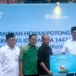 Direktur Utama BSI Anggoro Eko Cahyo (paling kanan) dalam kegiatan simbolis penyaluran hewan kurban di Jakarta, Selasa (26/5/2026). ANTARA/Muhammad Baqir Idrus Alatas