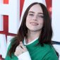 Billie Eilish menunjukkan ekspresi gemas ketika mengetahui arti julukan “Teteh Elis” dari fans Indonesia saat wawancara promosi film konsernya