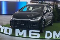BYD M6 Cross mengusung teknologi PHEV dengan klaim efisiensi bahan bakar hingga 65 km per liter.