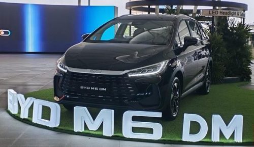 BYD M6 Cross mengusung teknologi PHEV dengan klaim efisiensi bahan bakar hingga 65 km per liter.