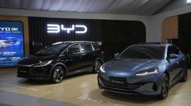 Pengunjung mencoba kendaraan listrik BYD dalam ajang Tech Culture Fest 2026 di GBK Senayan, Jakarta.(Foto: Dok. BYD Motor Indonesia)