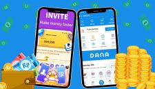 Ilustrasi bermain game penghasil saldo DANA melalui HP smartphone.