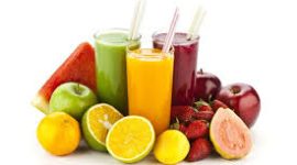 Berbagai jus alami seperti lemon, semangka, wortel, dan beri membantu menjaga fungsi ginjal dan proses detoksifikasi tubuh