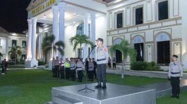 Kapolda Jambi Irjen Pol. Krisno H. Siregar memimpin apel KRYD bersama ratusan personel gabungan di Mapolresta Jambi, Sabtu malam (9/5/2026).