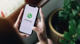 Ilustrasi penggunaan WhatsApp (Foto: Freepik)