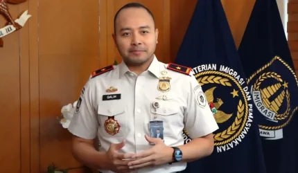 Kepala Kantor Imigrasi Soekarno-Hatta, Galih Priya Kartika Perdhana saat memberikan keterangan kepada media terkait jemaah calon haji ilegal di Soekarno-Hatta.