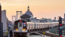 KRL New York saat melintas di sudut kota. (Foto: New York Govermant/Ist)