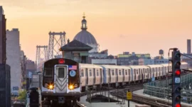KRL New York saat melintas di sudut kota. (Foto: New York Govermant/Ist)