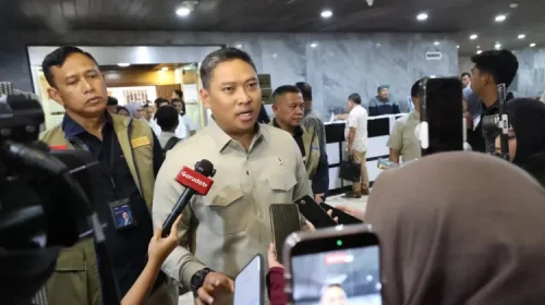Wakil Menteri Pertanian (Wamentan), Sudaryono memberikan keterangan kepada awak media usai rapat kerja bersama Komisi IV DPR RI di Kompleks Parlemen, Jakarta, Selasa 19 Mei 2026 (Foto: Biro Humas Kementan)
