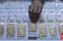Harga emas Antam turun pada perdagangan Senin (18/5), sementara harga buyback ikut melemah.