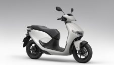 Menteri Perindustrian Agus Gumiwang menyampaikan rencana pemberian subsidi motor listrik di Jakarta.