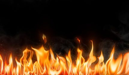 Kebakaran kecil di fasilitas pengolahan makanan akibat kebocoran tabung gas saat penggantian, api menyambar peralatan dapur.