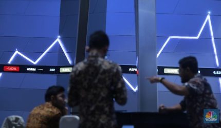 IHSG turun tajam 7,34 persen ke level 8.321 pada jeda sesi I perdagangan Rabu 28 Januari 2026.