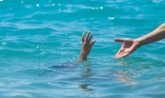 Warga Nyaris Terseret Arus Sungai Anduriang