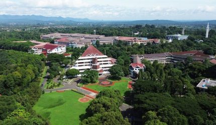 Gedung Kampus IPB University sebagai pusat kegiatan akademik, riset, dan pengembangan program pendidikan serta pangan.