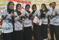 Ketua SNWI bersama jajaran pengurus berfoto bersama dalam sebuah agenda resmi organisasi.