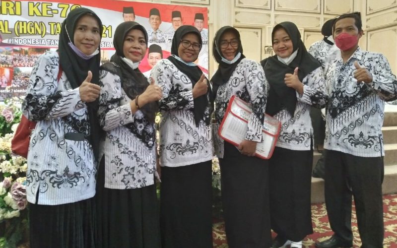 Ketua SNWI bersama jajaran pengurus berfoto bersama dalam sebuah agenda resmi organisasi.