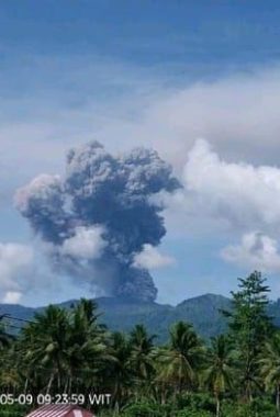 Dua WN Singapura Diduga Tertimbun Erupsi Dukono