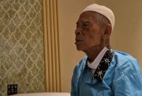 Mardijiyono Karto Sentono (103), jemaah haji asal Bantul Yogyakarta tiba di Madinah, Minggu (3/5/2026). Foto: Dok MCH 2026