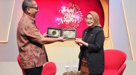 Menteri PANRB Rini Widyantini saat menjadi tamu dalam segmen detikpagi, membahas upaya reformasi birokrasi dan kepemimpinan perempuan di sektor publik.