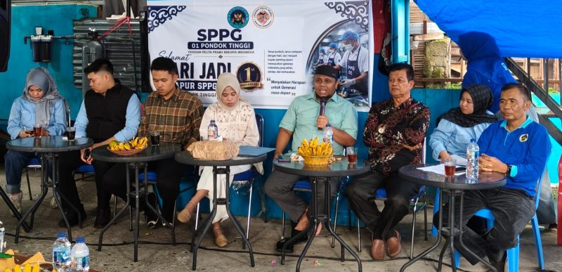 Suasana peringatan hari jadi ke-1 SPPG 01 Kecamatan Pondok Tinggi pada Sabtu (16/5/2026) yang dihadiri Wakil Ketua DPRD Kota Sungai Penuh, unsur pemerintah, mitra, serta penerima manfaat.