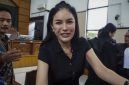 Nikita Mirzani kembali ke rutan setelah menjalani operasi di rumah sakit. (ANTARA FOTO/Ika Maryani)