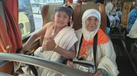 Painah (65), jemaah haji asal Dusun Ngedok, Wonosobo Barat, Jawa Tengah, tiba di Jeddah, Minggu (17/5/2026). Foto: Dok MCH 2026

