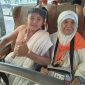 Painah (65), jemaah haji asal Dusun Ngedok, Wonosobo Barat, Jawa Tengah, tiba di Jeddah, Minggu (17/5/2026). Foto: Dok MCH 2026

