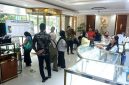 Ilustrasi emas batangan berbagai merek yang dijual di Pegadaian, dengan harga kompak turun pada 17 Mei 2026.