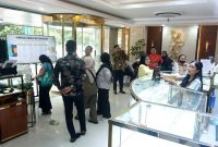 Ilustrasi emas batangan berbagai merek yang dijual di Pegadaian, dengan harga kompak turun pada 17 Mei 2026.