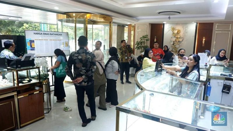 Ilustrasi emas batangan berbagai merek yang dijual di Pegadaian, dengan harga kompak turun pada 17 Mei 2026.