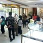 Ilustrasi emas batangan berbagai merek yang dijual di Pegadaian, dengan harga kompak turun pada 17 Mei 2026.