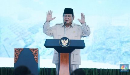 Presiden Prabowo Subianto berbicara dalam sebuah acara resmi terkait penyaluran sapi kurban Iduladha menggunakan anggaran APBN.