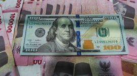 Ilustrasi dolar AS dan rupiah yang menunjukkan pergerakan nilai tukar di pasar keuangan.(Ilustrasi/Foto: Gilang Faturahman/detikfoto)