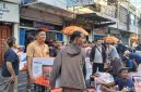 Warga memadati toko genset di Jalan Pandu, Medan, akibat pemadaman listrik berkepanjangan.