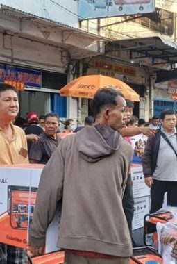 Warga Medan Serbu Genset Saat Listrik Padam Lama