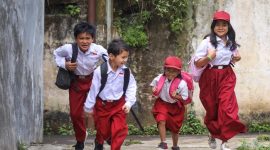 Murid dari berbagai daerah melakukan pendaftaran SPMB 2026 berbasis digital untuk mendapatkan akses pendidikan yang setara.