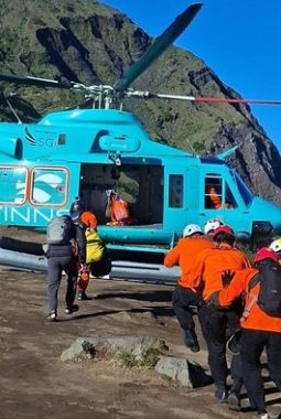 Tim SAR Evakuasi Turis Malaysia dari Gunung Rinjani