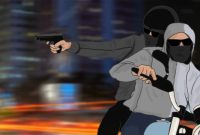 Ilustrasi pelaku begal menyerang pengendara motor pada malam hari