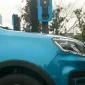 Sebuah kendaraan listrik melakukan pengisian daya di stasiun charging, mencerminkan tren peningkatan penggunaan EV(Foto :carnewschina.com)