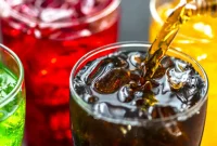 Ilustrasi berbagai minuman pagi seperti kopi, teh, jus, dan soda di atas meja (Foto : pexels.com/Jim )