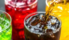 Ilustrasi berbagai minuman pagi seperti kopi, teh, jus, dan soda di atas meja (Foto : pexels.com/Jim )